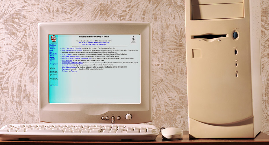 Image of a computer showing the University's first website back in 1995