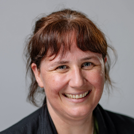Headshot of karen knapp.