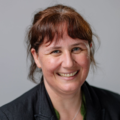 Headshot of karen knapp.