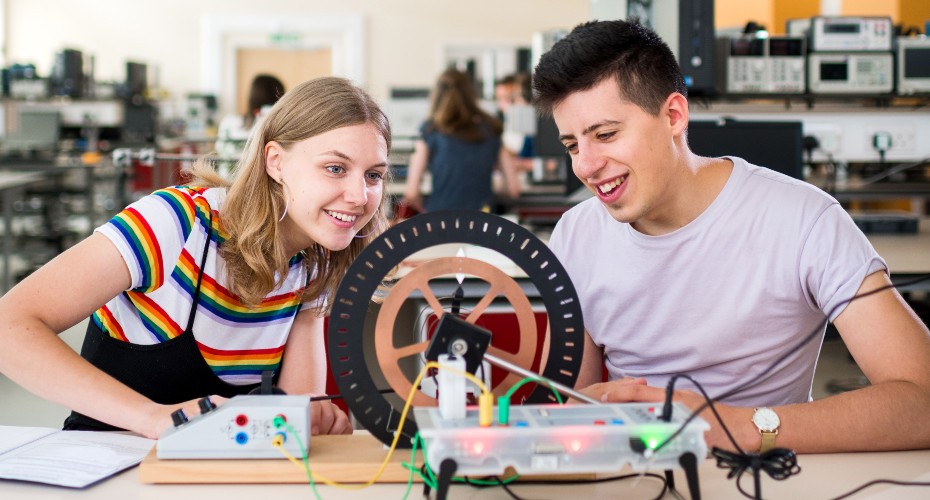 Two students experiment in the Physics lab