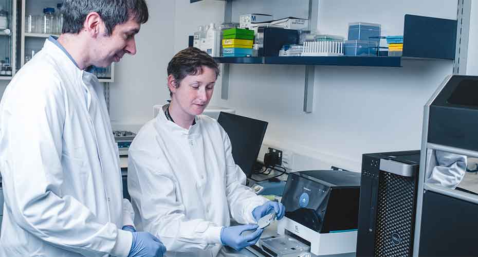 Scientists with a Chromium 10x machine
